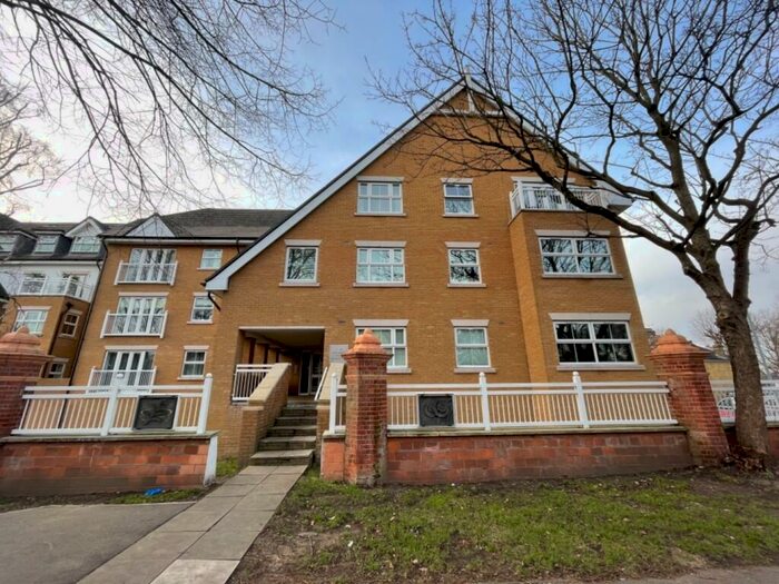 2 Bedroom Apartment To Rent In Stag Heights, Buckhurst Hill, IG9