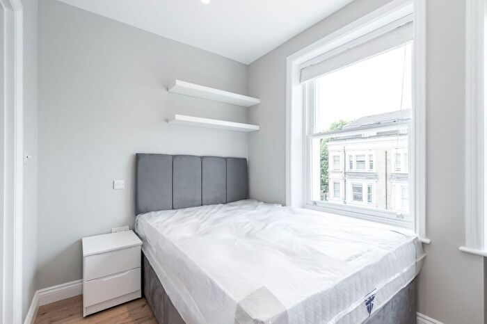Studio To Rent In Warwick Road, London, SW5