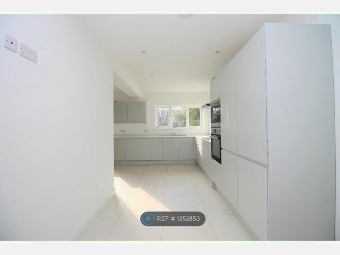 5 Bedroom Semi-Detached House To Rent In Ipswich Road, Colchester, CO4