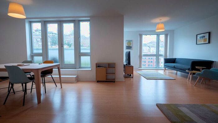 2 Bedroom Flat To Rent In Deanery Road, Bristol, BS1
