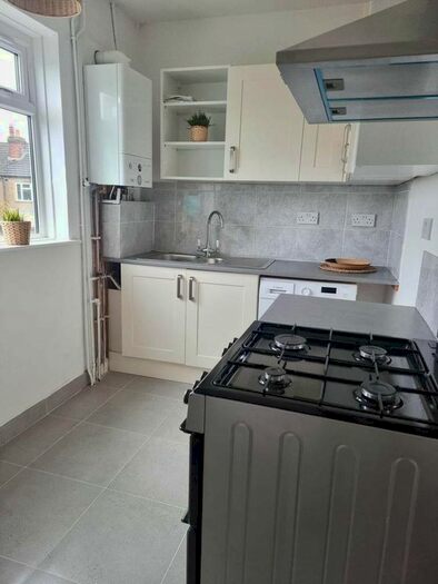 2 Bedroom Flat To Rent In Streatham Vale, Sq, SW16