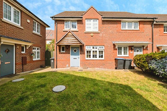 3 Bedroom End Terrace House For Sale In The Square, Loughton, Essex, IG10