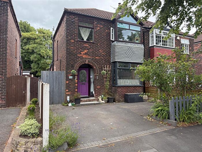 3 Bedroom Semi-detached House For Sale In Shaw Hall Avenue, Hyde, SK14