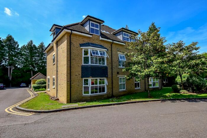 2 Bedroom Flat To Rent In Cranwells Lane, Farnham Common, SL2