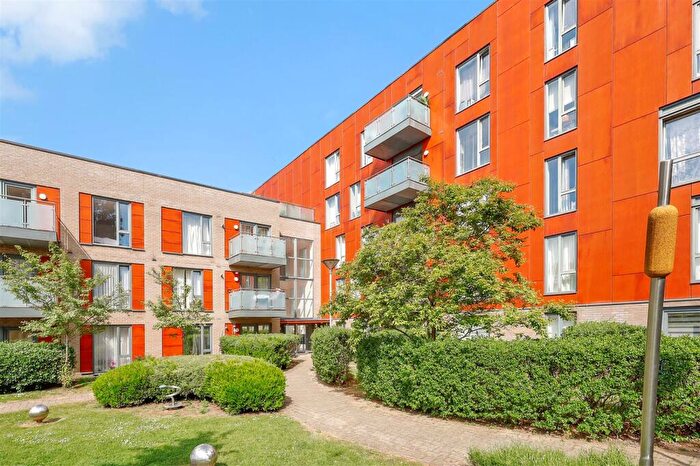 2 Bedroom Flat For Sale In Flowers Close, London, NW2