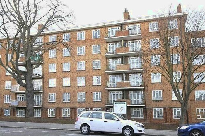 2 Bedroom Flat To Rent In Holyrood House, Portland Rise, N4