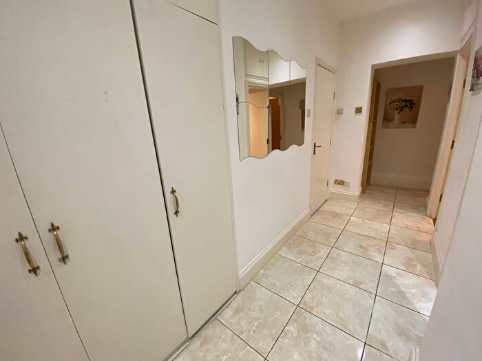 2 Bedroom Flat To Rent In Cromwell Road, London, SW5