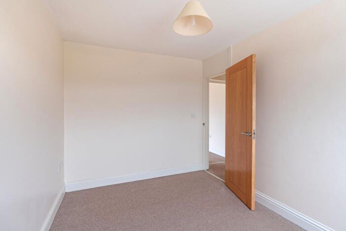 2 Bedroom Apartment To Rent In Moorland Close, Witney, OX28