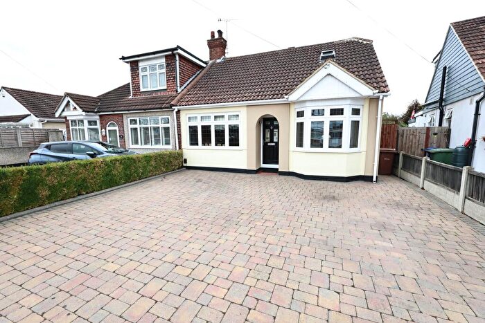 4 Bedroom Semi-Detached Bungalow For Sale In Long Lane, North Grays (with A South Facing ' Rear Garden), RM16