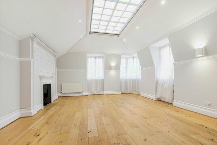3 Bedroom Flat To Rent In Harley Street, London, W1G