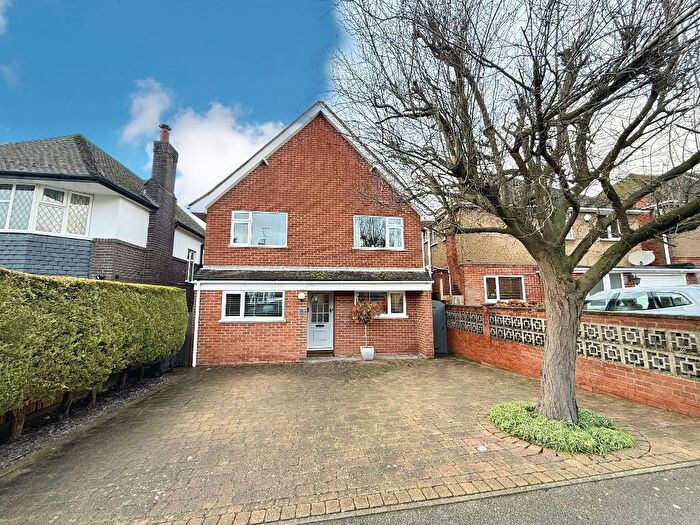 4 Bedroom Detached House For Sale In Marston Gardens, Old Bedford Road, Luton, Bedfordshire, LU2