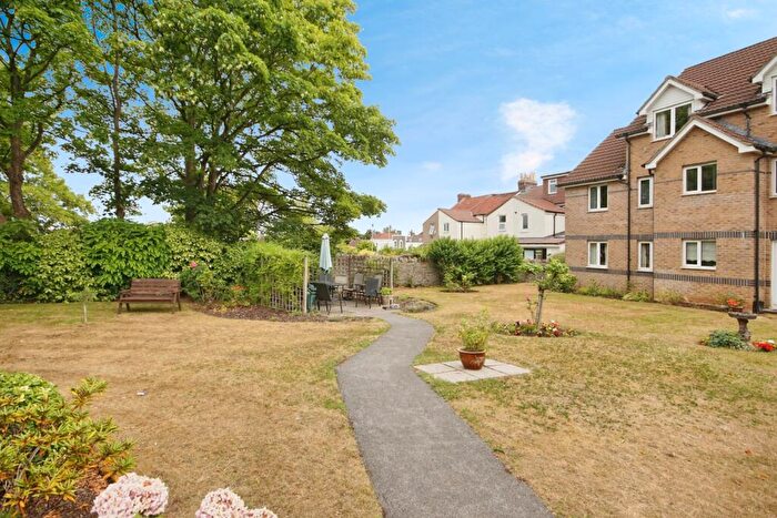 1 Bedroom Flat For Sale In Christchurch Lane, Downend, Bristol, BS16