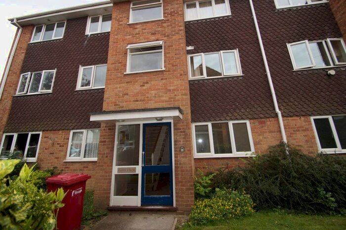 2 Bedroom Flat To Rent In Brook Crescent, Cippenham, Slough SL1