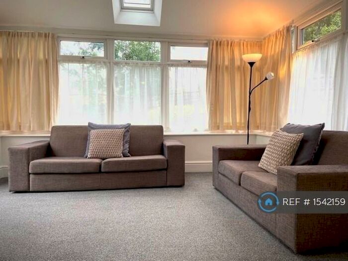 5 Bedroom Semi-Detached House To Rent In Brocklebank Road, Manchester, M14