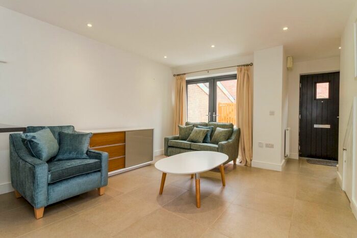 1 Bedroom Semi-Detached House To Rent In Woodstock Road, Oxford, OX2