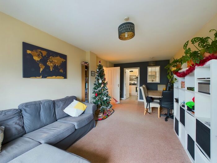 2 Bedroom Flat To Rent In Admirals House, Gisors Road, Southsea, PO4