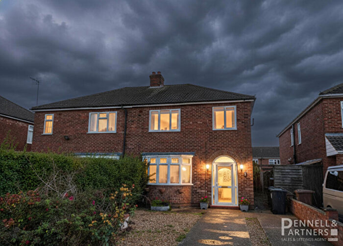 3 Bedroom Semi-Detached House For Sale In Southfields Avenue, Stanground, Peterborough, PE2
