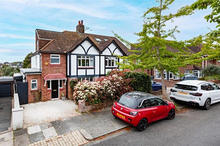 5 Bedroom Property For Sale In Cobton Drive, Hove, BN3