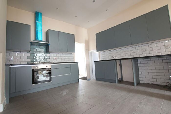 2 Bedroom Flat To Rent In Park Street, Colnbrook, Slough, SL3
