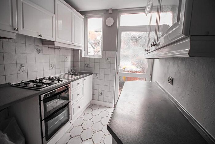 5 Bedroom Semi Detached House To Rent In Chadwick Road, Nottingham, NG7