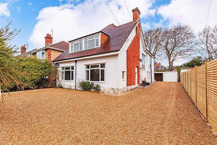 2 Bedroom Flat To Rent In Parkstone Avenue, Poole, BH14