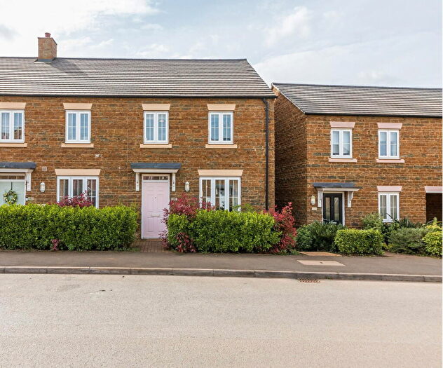 3 Bedroom End Of Terrace House For Sale In Blackwell Drive, Banbury, OX16