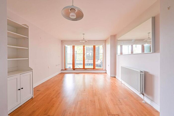 2 Bedroom Flat To Rent In Stainsby Road, Poplar, London, E14