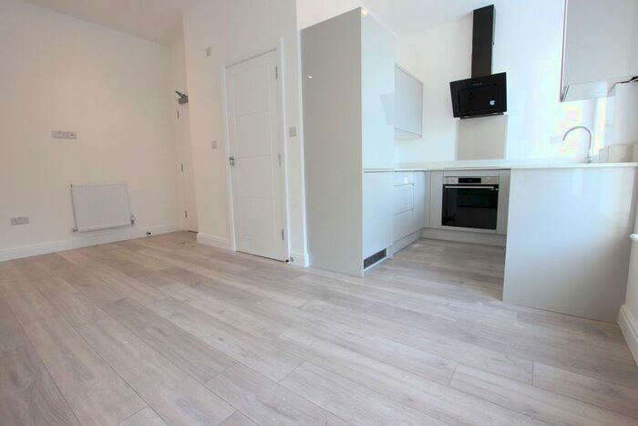 1 Bedroom Flat To Rent In Camberwell Road, London, SE5