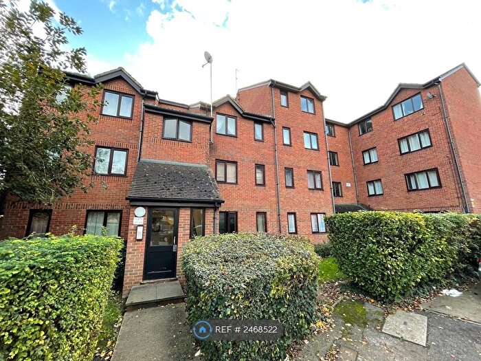 1 Bedroom Flat To Rent In Porter Close, Grays, RM20