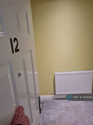 2 Bedroom Flat To Rent In Galahad Close, Yeovil, BA21
