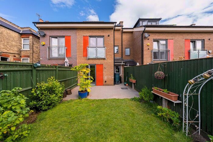 4 Bedroom Terraced House To Rent In Victoria Road, Barnet, London, EN4