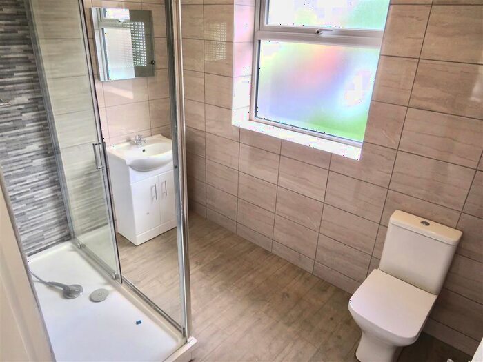 2 Bedroom Flat To Rent In Bromley Road, Birkby, Huddersfield, HD2