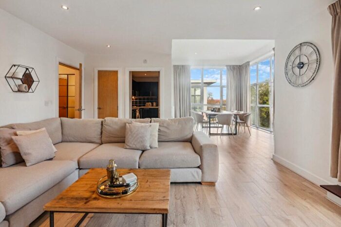 2 Bedroom Penthouse To Rent In Highfield Close, London, SE13