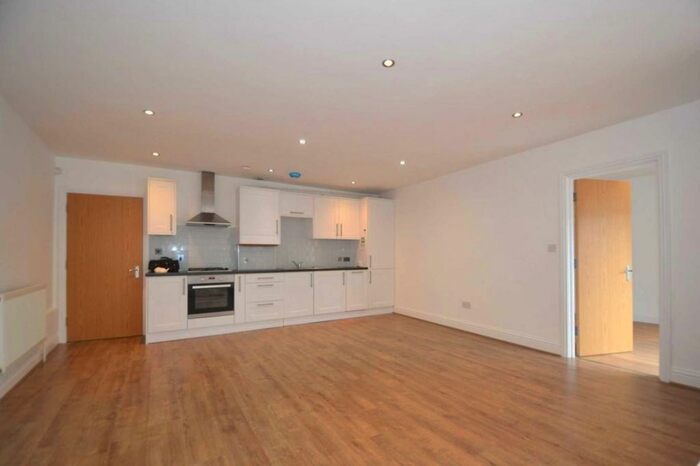 3 Bedroom Apartment To Rent In High Street, High Barnet, EN5