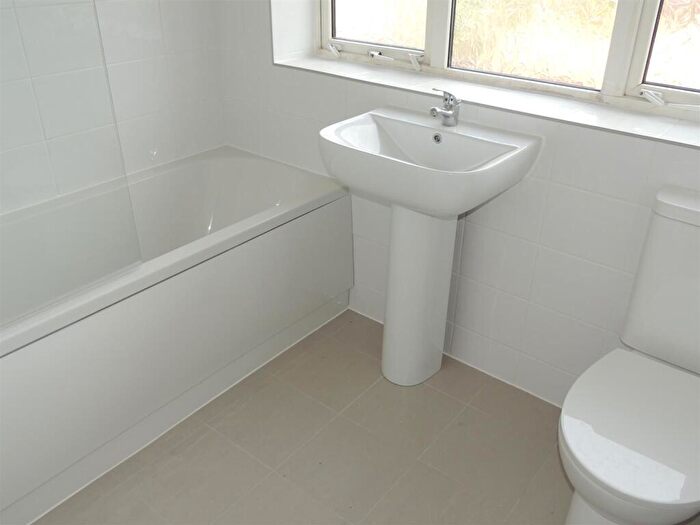 3 Bedroom Flat To Rent In Rathbone Close, Keresley End, Coventry, CV7