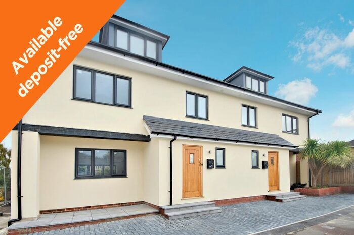 4 Bedroom Semi-Detached House To Rent In Poole Road, Southampton, SO19