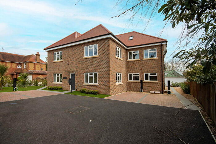 3 Bedroom Apartment For Sale In Ducks Hill Road, Northwood, HA6