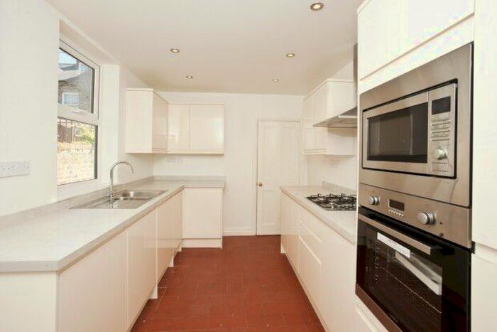 3 Bedroom Town House To Rent In North Parade, York, YO30