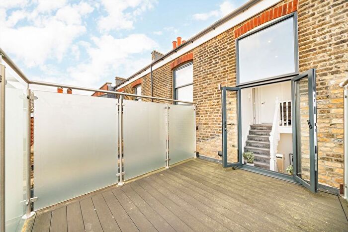 3 Bedroom Flat For Sale In Merton High Street, Wimbledon, SW19