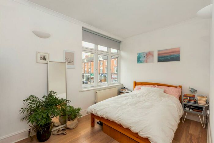 2 Bedroom Flat To Rent In Upper Richmond Road West, East Sheen, SW14