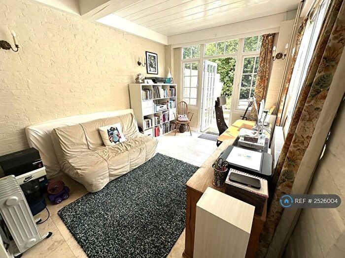 5 Bedroom Semi-Detached House To Rent In Bromley Common, Bromley, BR2