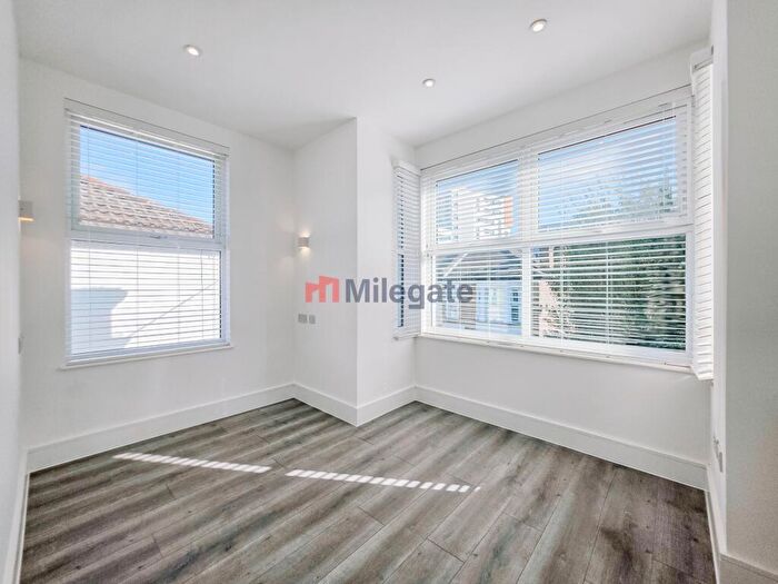 3 Bedroom Flat To Rent In Gordon Road, Southend-On-Sea, SS1