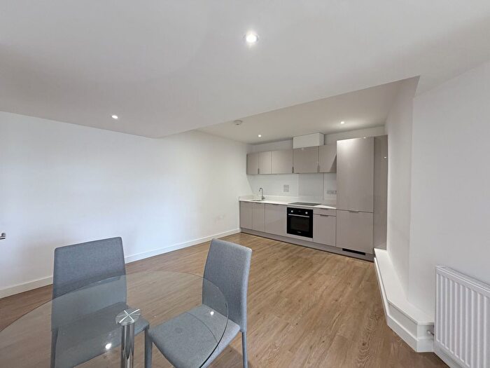 1 Bedroom Flat To Rent In Windmill Avenue, Southall, UB2