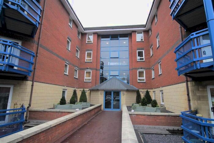 2 Bedroom Flat To Rent In Mountbatten Close, Ashton-On-Ribble, Preston PR2