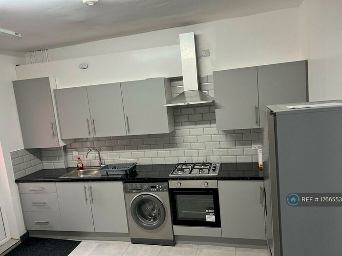 5 Bedroom Terraced House To Rent In Wincombe Street, Manchester, M14