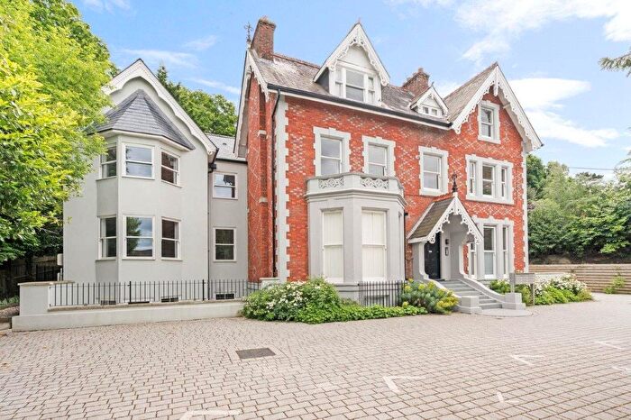 2 Bedroom Flat For Sale In Carlton Road, Tunbridge Wells, Kent, TN1