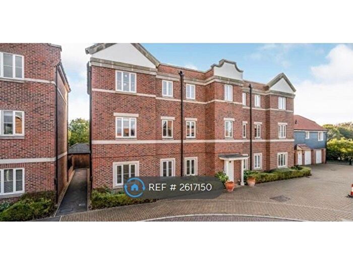 2 Bedroom Flat To Rent In Whyke Marsh, Chichester, PO19