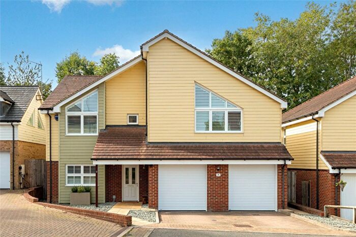 5 Bedroom Detached House For Sale In High Thorn Piece, Redhouse Park, Milton Keynes, Buckinghamshire, MK14
