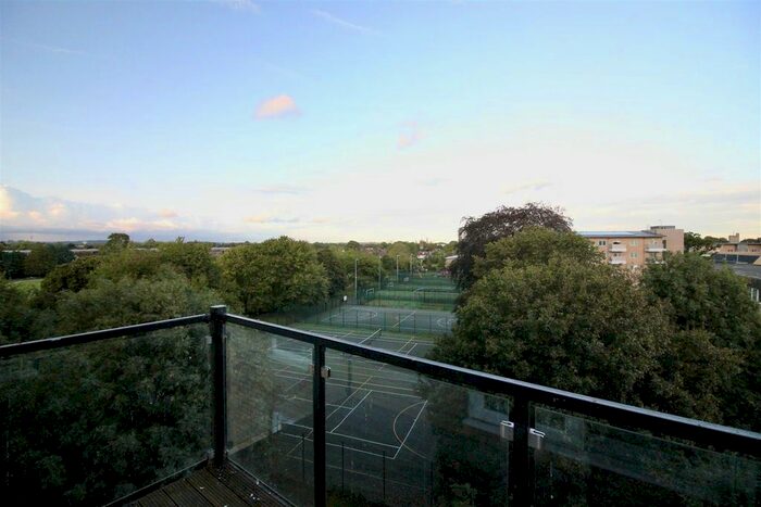 2 Bedroom Flat To Rent In Hunting Place, Hounslow, TW5