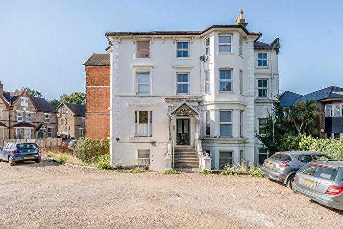 2 Bedroom Apartment For Sale In Penge Road, London, SE20